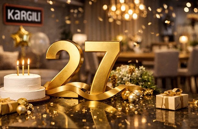 Kargılı 27 Yaşında; 1999’dan bu yana değişen trendler, dönüşen yaşam biçimleri ve gelişen ihtiyaçlarla birlikte biz de sürekli yenilendik. Ama değişmeyen tek şey vardı: kaliteye olan bağlılığımız ve müşterilerimizle kurduğumuz güven.